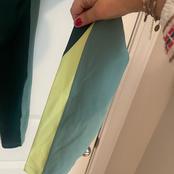 Women’s Old Navy Active 7/8 Workout Leggings Activewear Green Multi Color Sz M - Picture 7 of 9